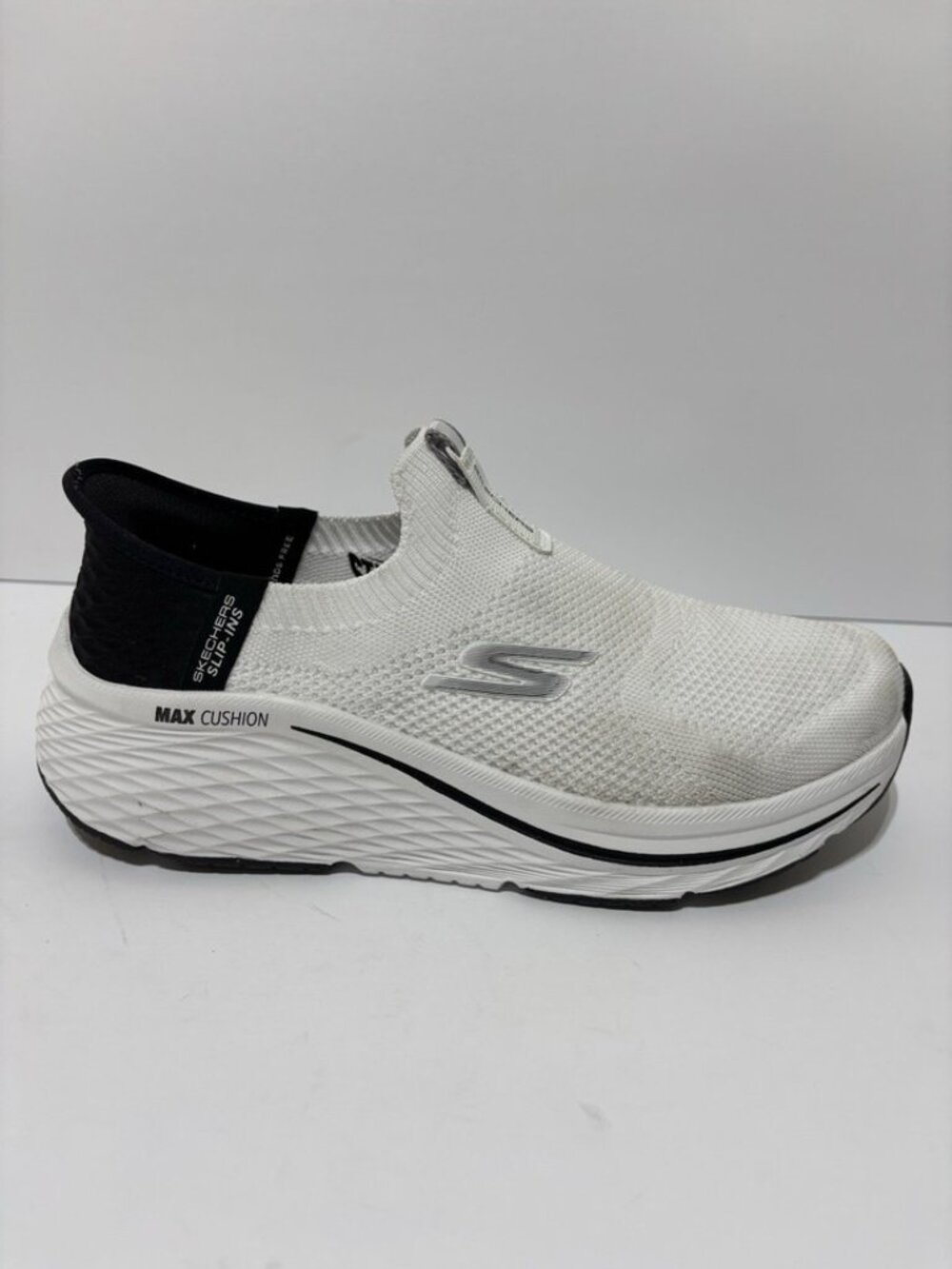 Skechers Women’s Max Cushioning Elite 2.0 White Running Shoes, Size 7.5 M